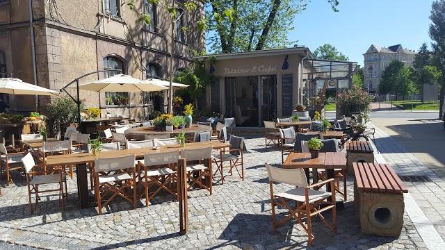 T1 Cafe & Bistro